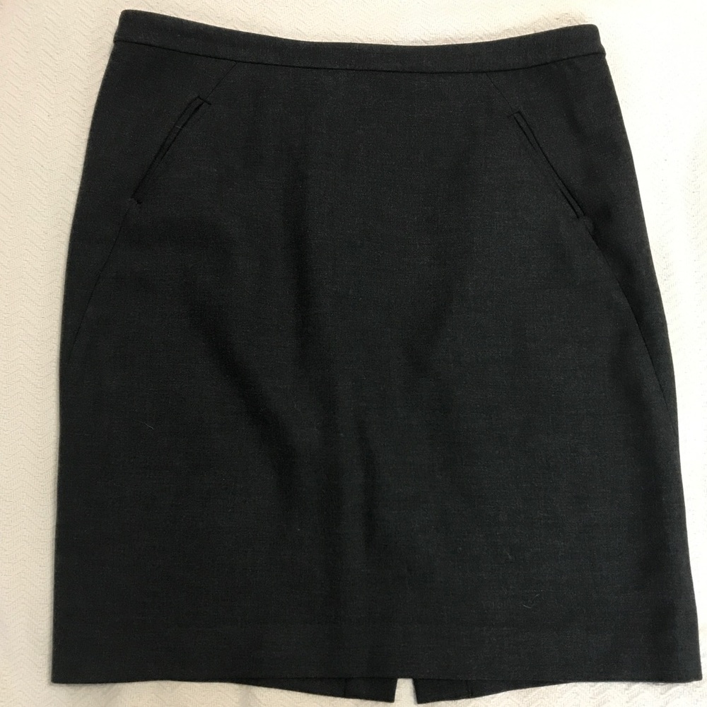 ⬇️$22 Loft Charcoal Gray Pencil Skirt - 10P