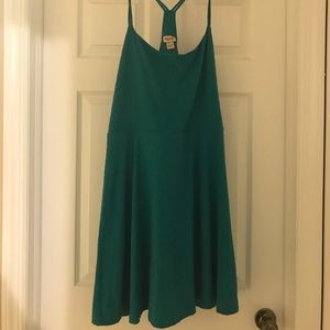 👗Perfect dress to wear during any season!!👗