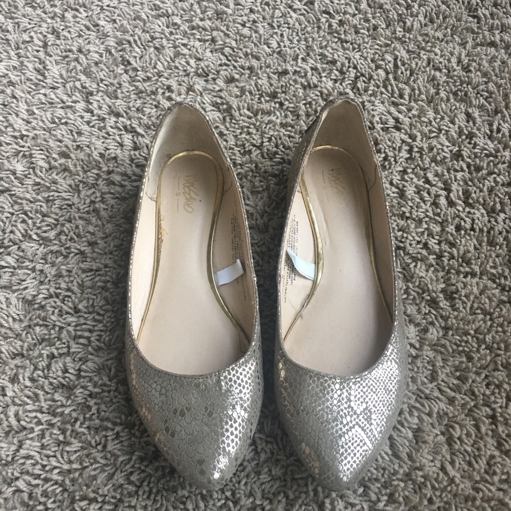 Mossimo gold shoes