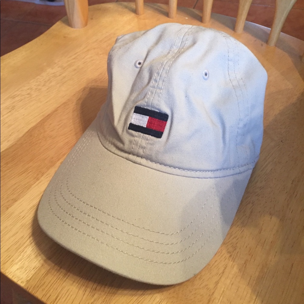 Tommy Hilfiger hat
