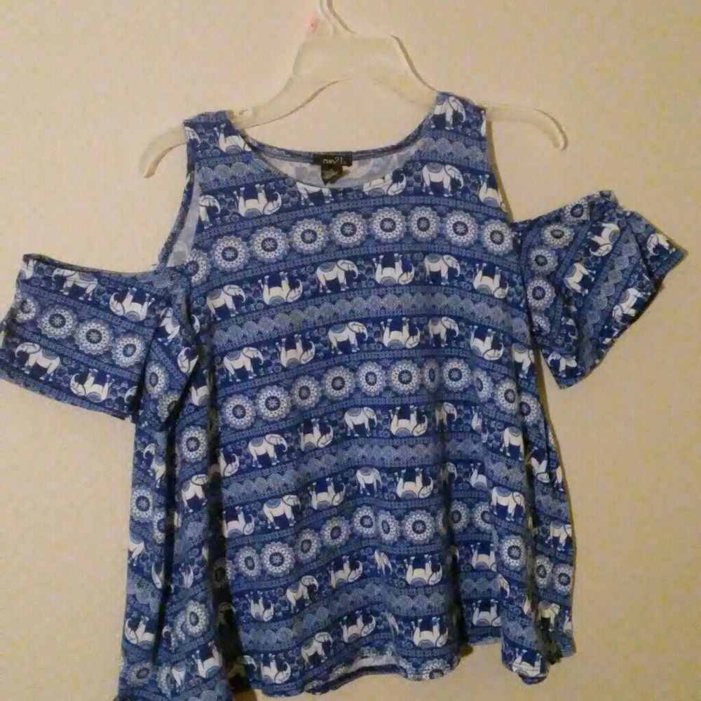Blue shoulderless shirt