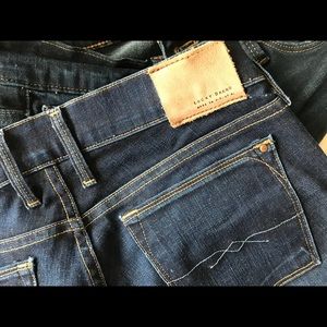 Lucky Brand Charlie Skinny Cut