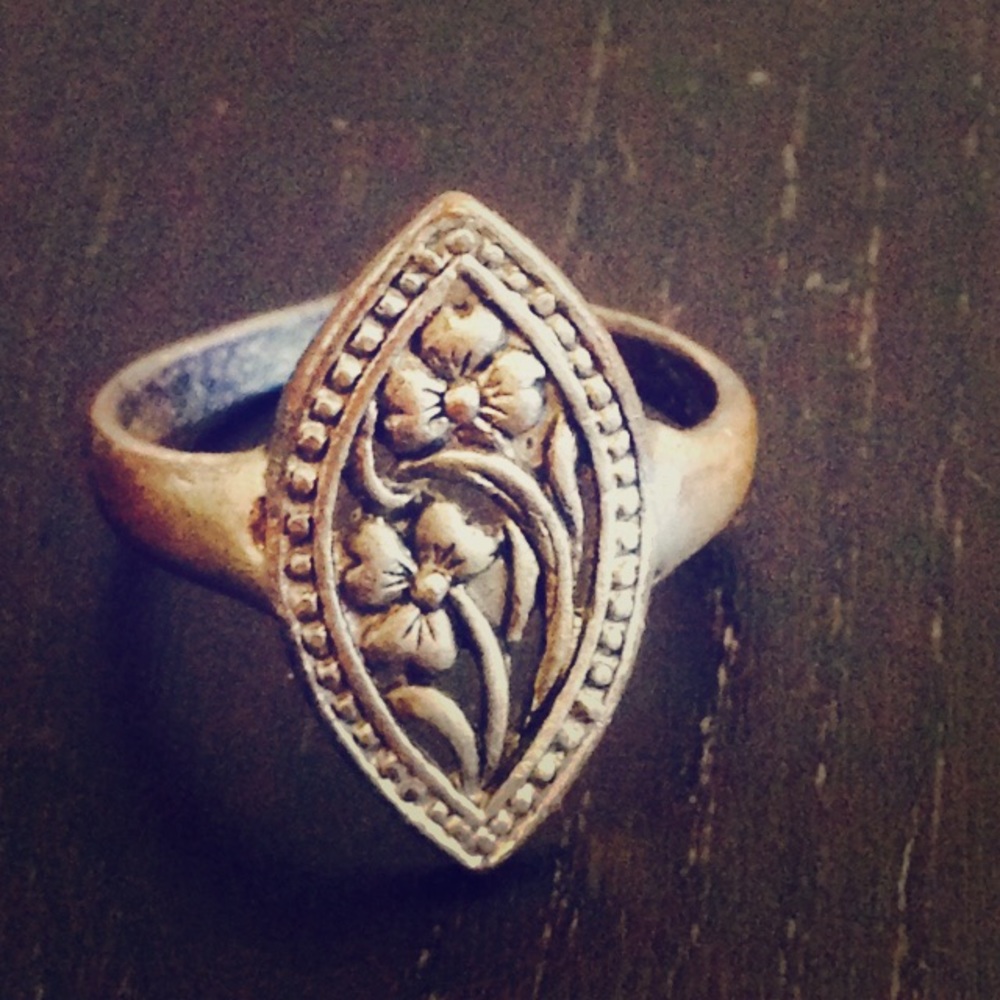 Set of two silver statement rings