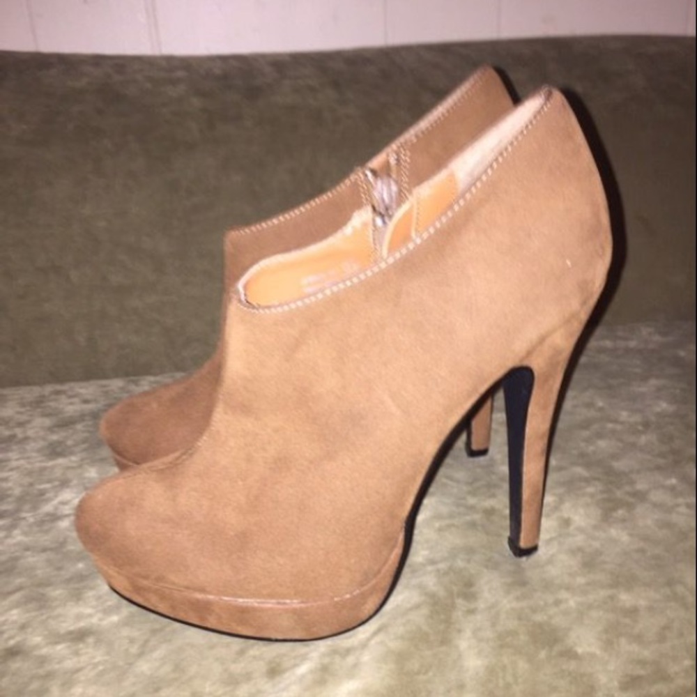 JustFabulous Brown Booties Heels size7