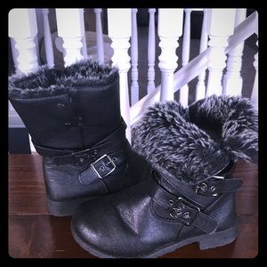 Chatties fizzy boots! Size 6 black!