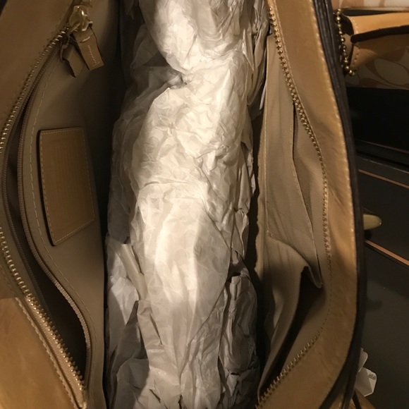 NWT Coach natural leather handbag - Picture 3 of 8