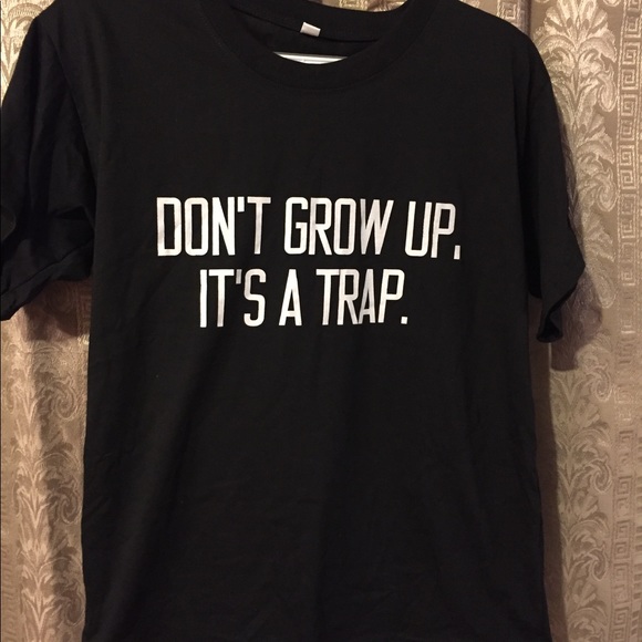 Tops - Don't grow up! Graphic tee Medium