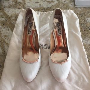 Badgley Mischka white satin rosegold accent pumps