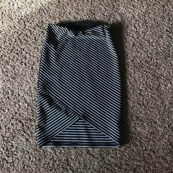 Popular basics size L skirt - Picture 1 of 1