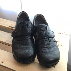 Alegria Joleen Tar Tooled Shoes size 40