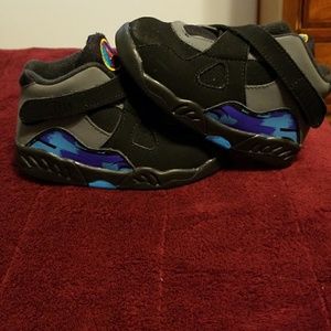 Kids Jordan 8s size 7c