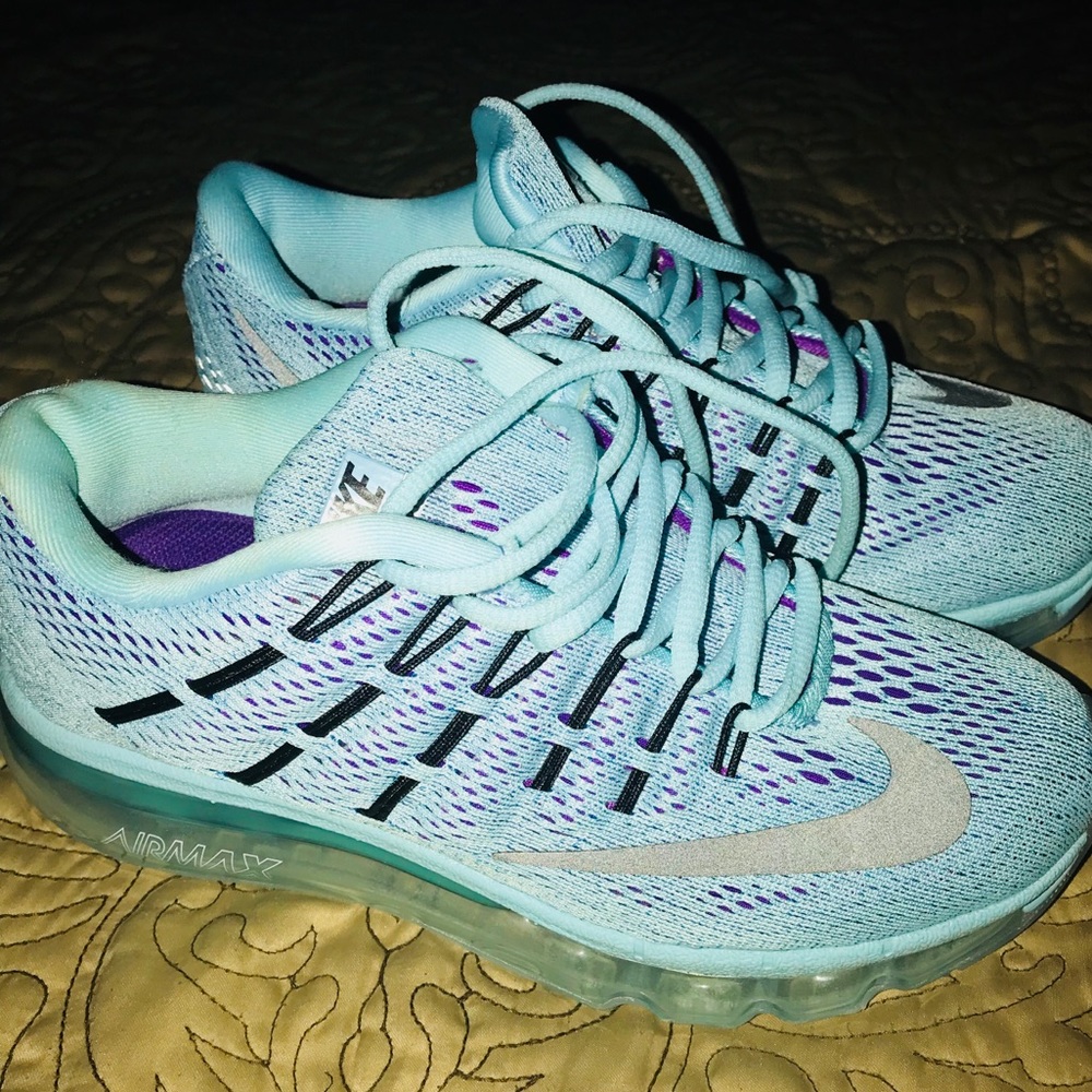 NEW NEVER WORN Nike