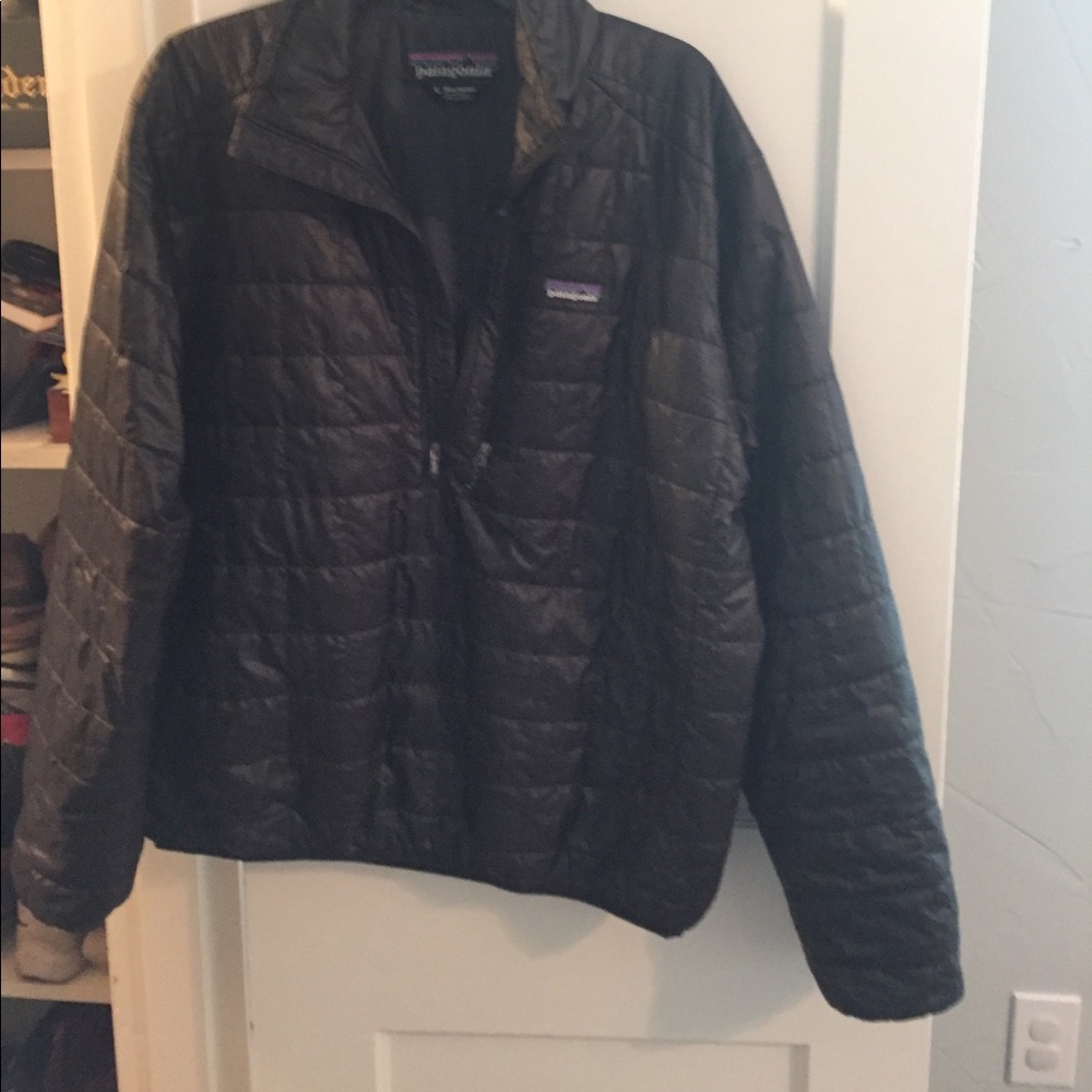 Black Patagonia nano puff pull over. Men’s large