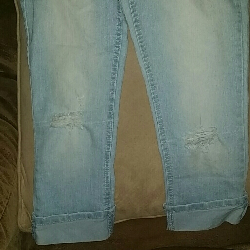 Distressed Capri - Picture 2 of 4