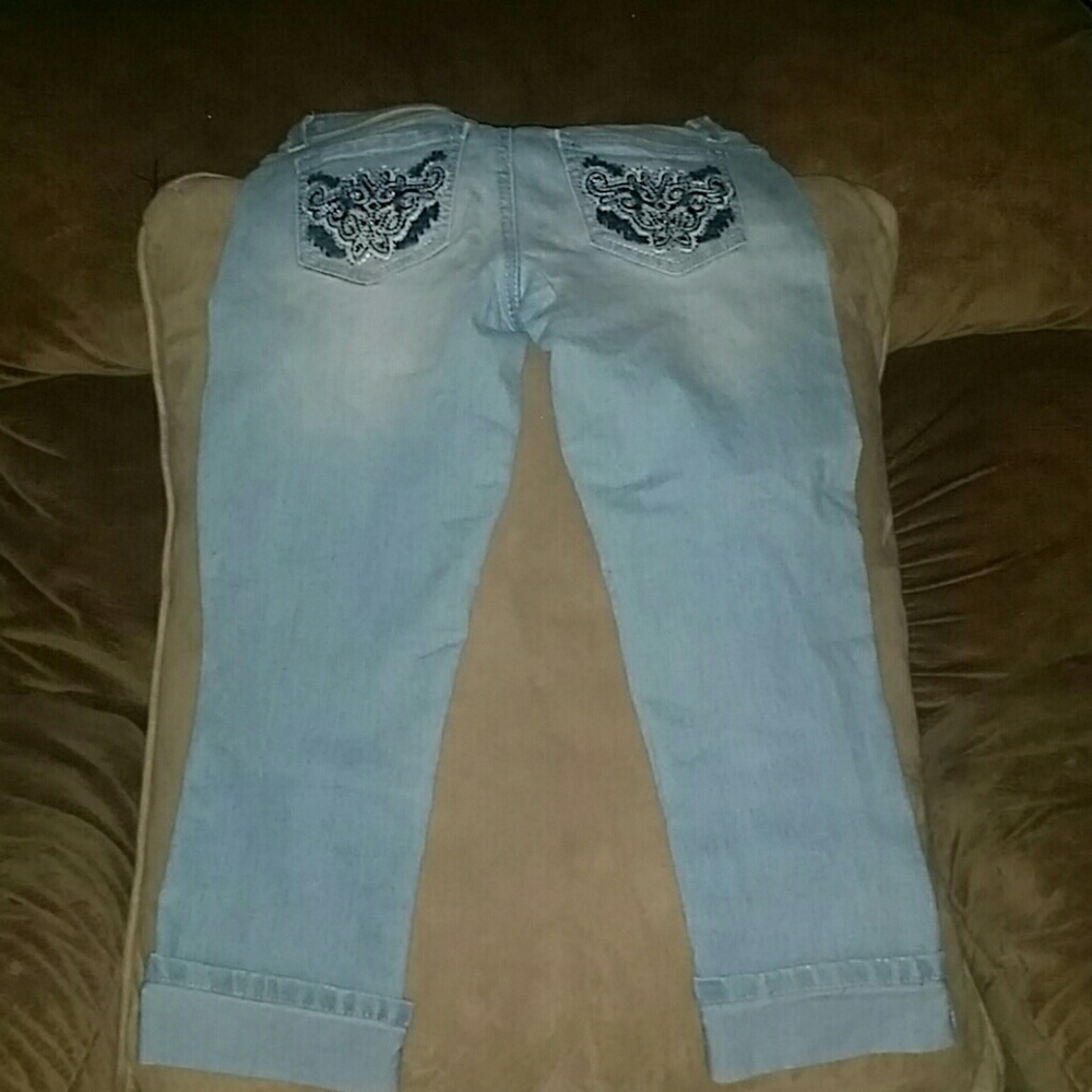 Distressed Capri - Picture 3 of 4