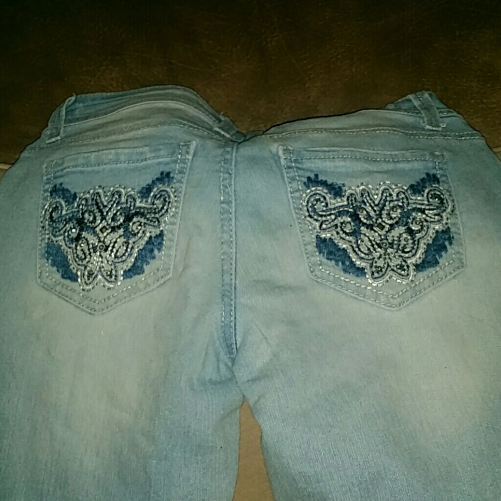 Distressed Capri - Picture 4 of 4