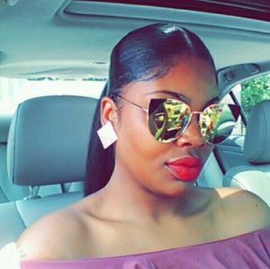 Meet your Posher, Crystal