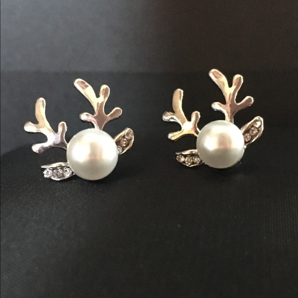 Reindeer Pearl and Silver tone earrings