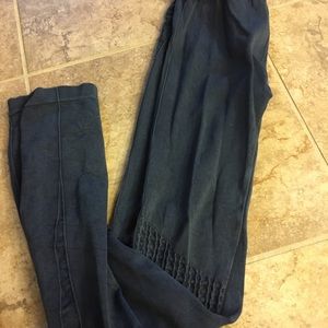 Cute jean colored nylon leggings.