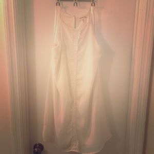 Super cute white Monteau dress 😍