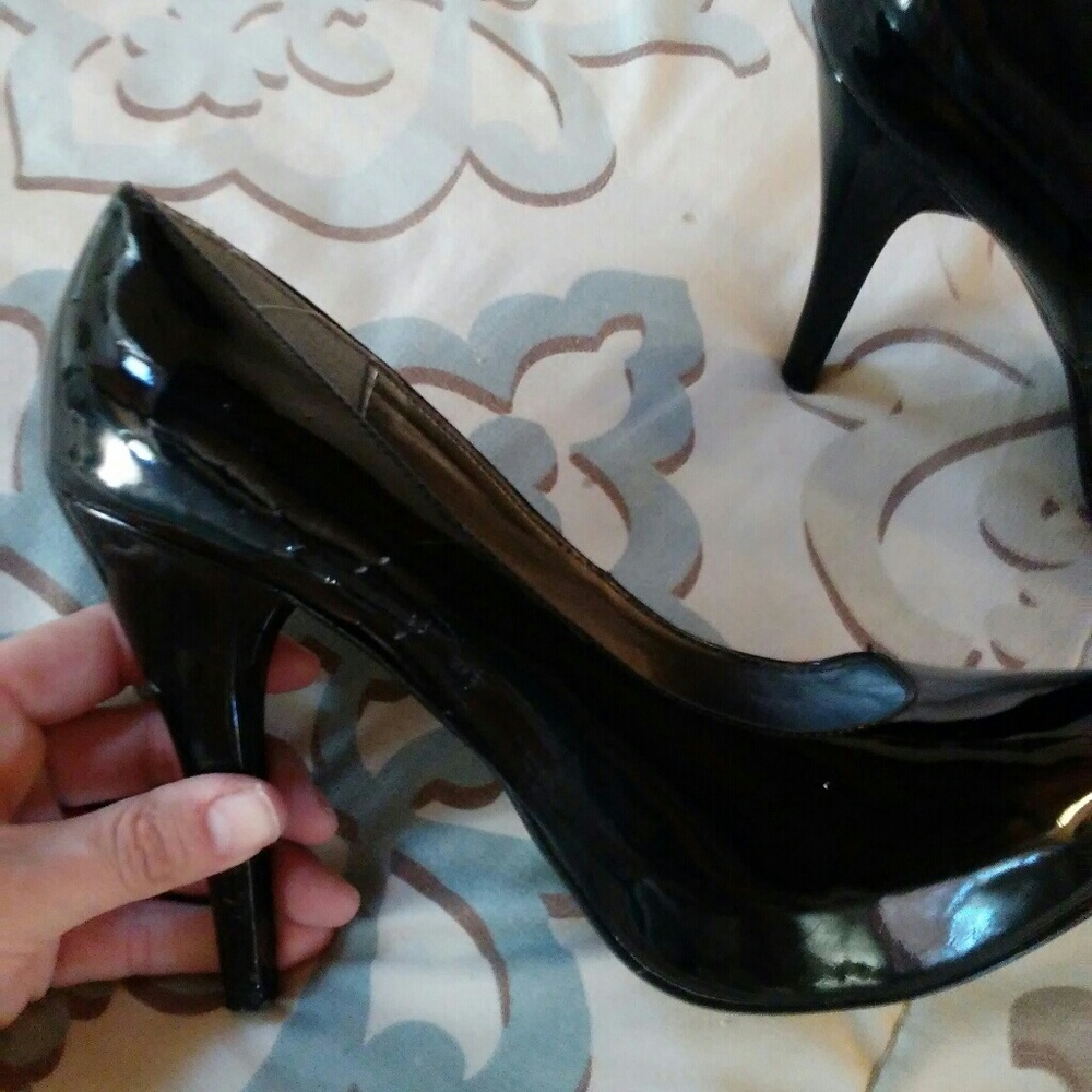 Black patent leather pumps