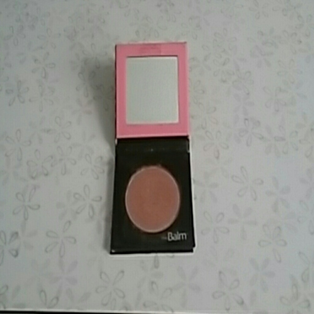 Makeup - Picture 4 of 4