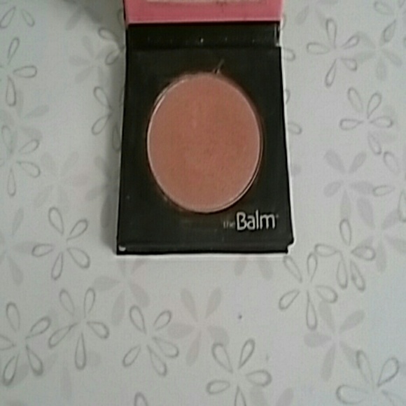 Makeup - Picture 2 of 4