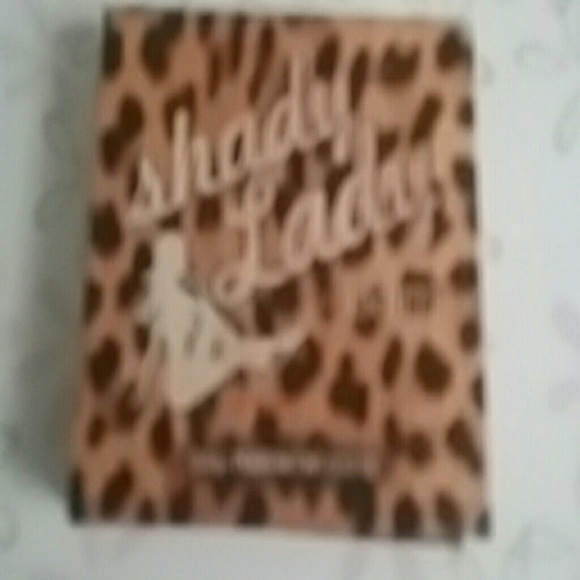 Makeup - Picture 3 of 4