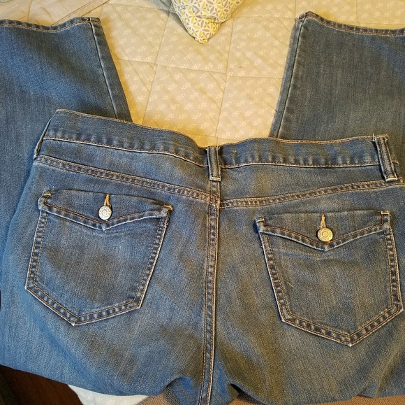 Old Navy Flirt Capri Jean - Picture 2 of 3