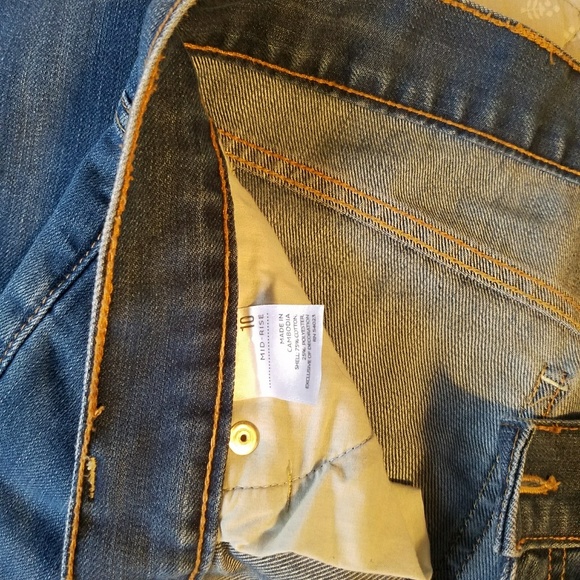 Old Navy Flirt Capri Jean - Picture 3 of 3