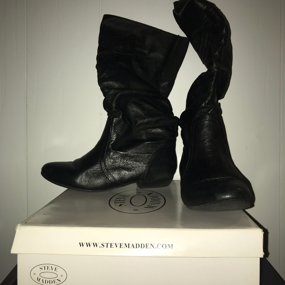 Black slouch boot