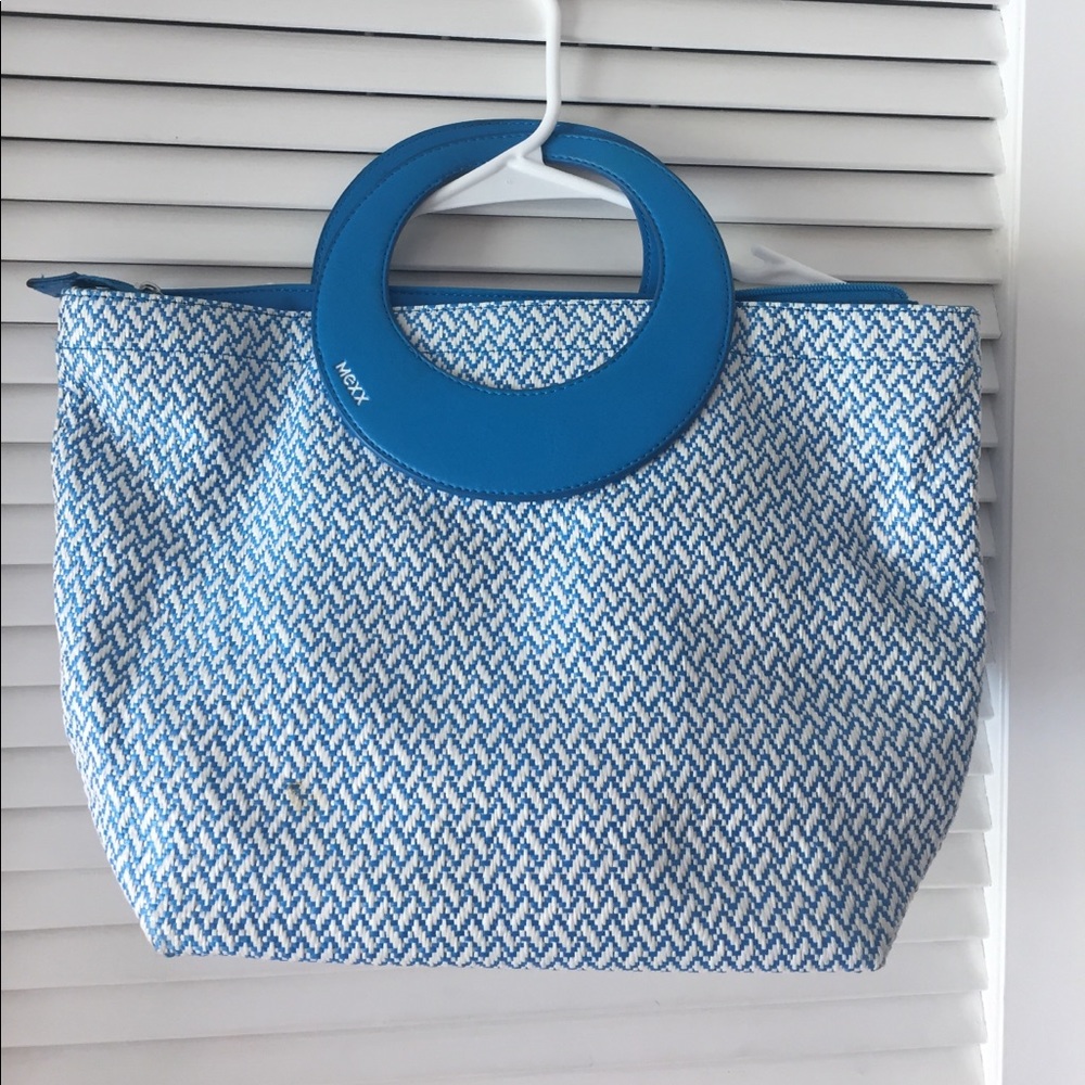 Mexx Spanish modern beach tote. Blue and white
