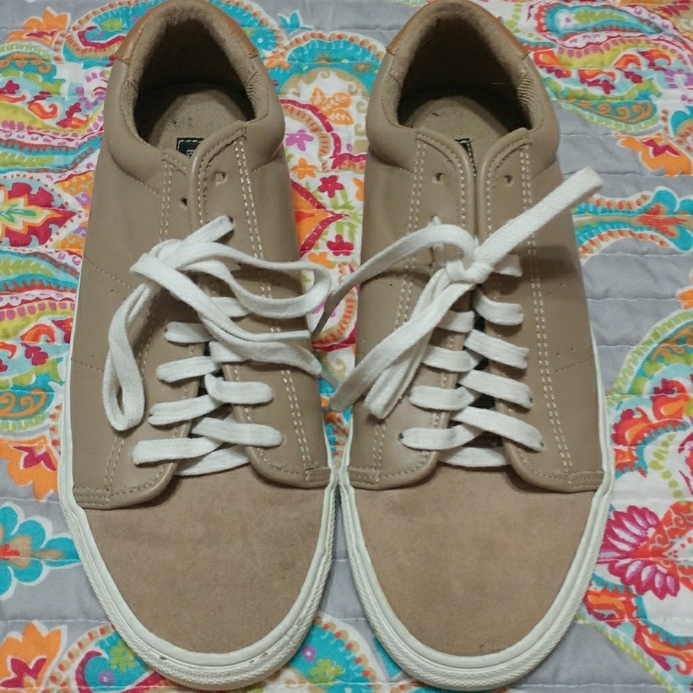 Banana Republic Leather walking shoe