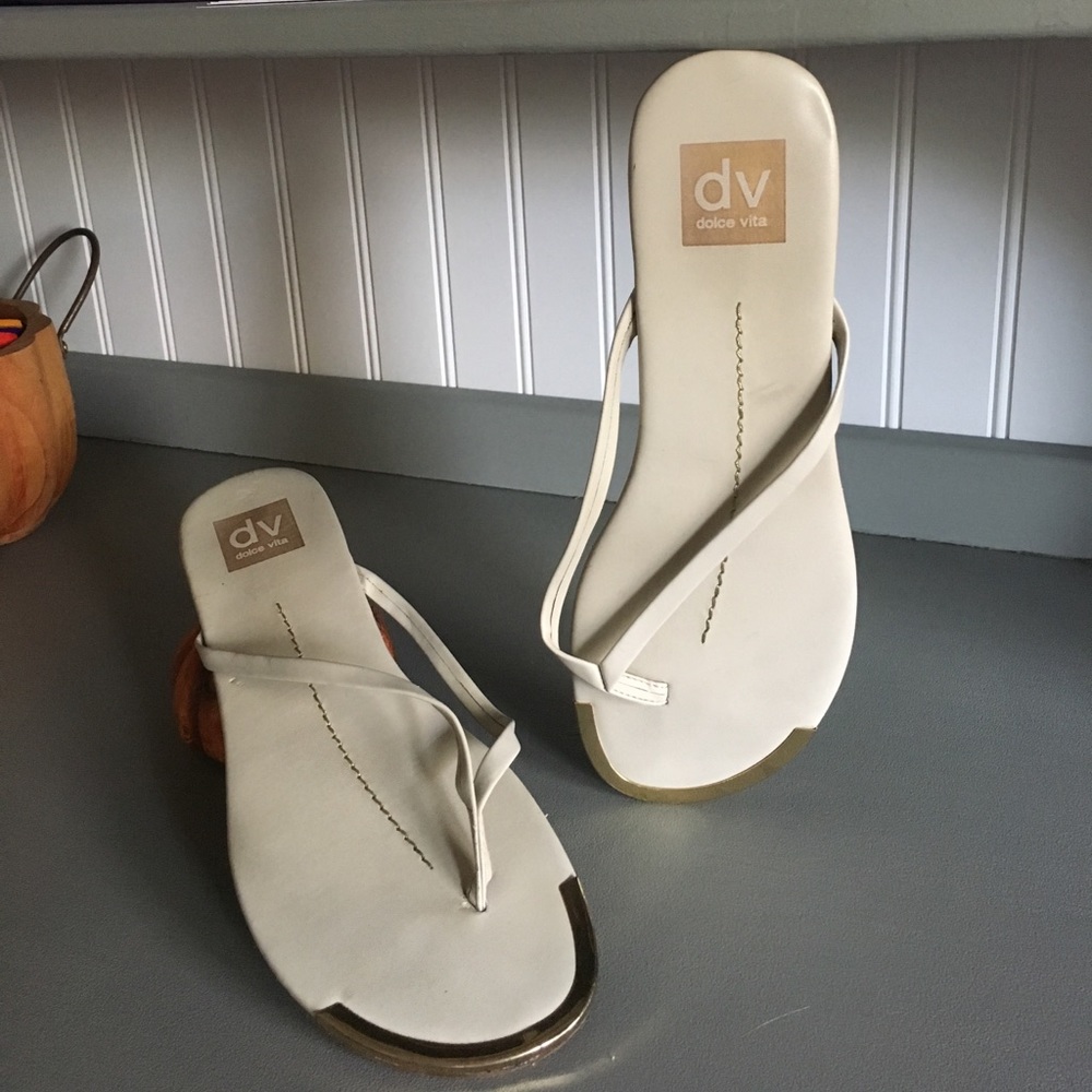 DV Dolce Vita size 9 bone white gold toe sandals