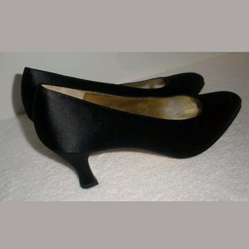 Authentic Salvatore Ferragamo Satin Pumps Size 8 - Picture 2 of 12