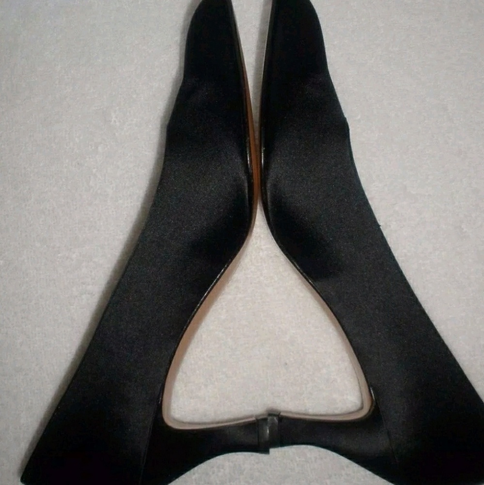 Authentic Salvatore Ferragamo Satin Pumps Size 8 - Picture 3 of 12