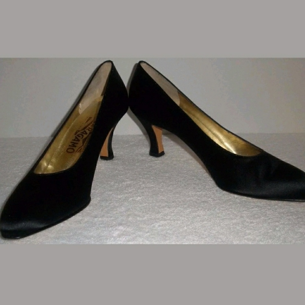 Authentic Salvatore Ferragamo Satin Pumps Size 8 - Picture 4 of 12