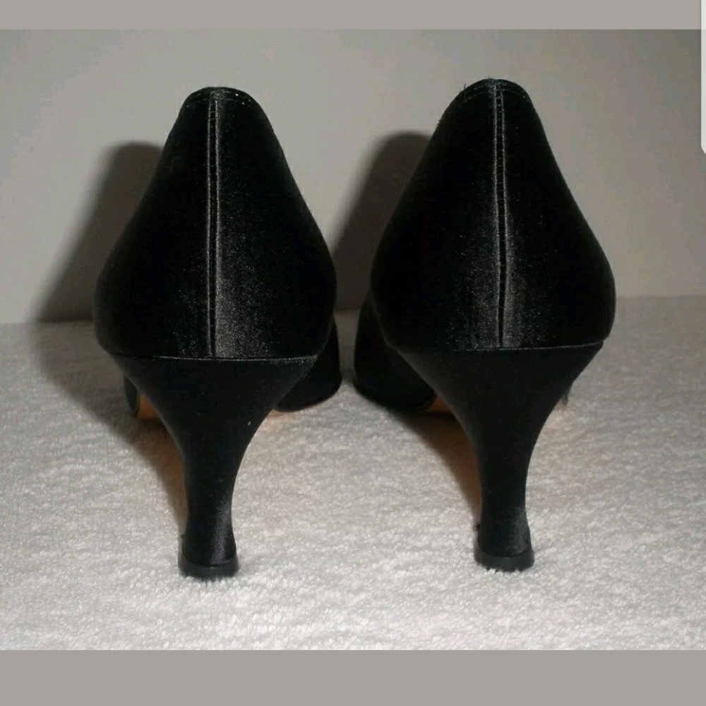 Authentic Salvatore Ferragamo Satin Pumps Size 8 - Picture 5 of 12