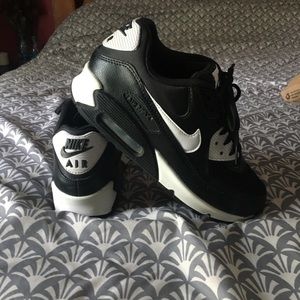 Women’s Nike Air Max 90