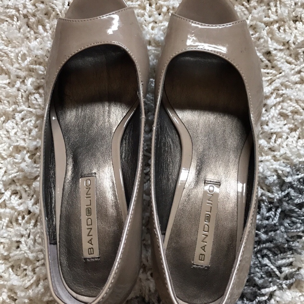Nude peep toe bandolino pumps size 7