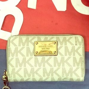 Michael Kors wristlet
