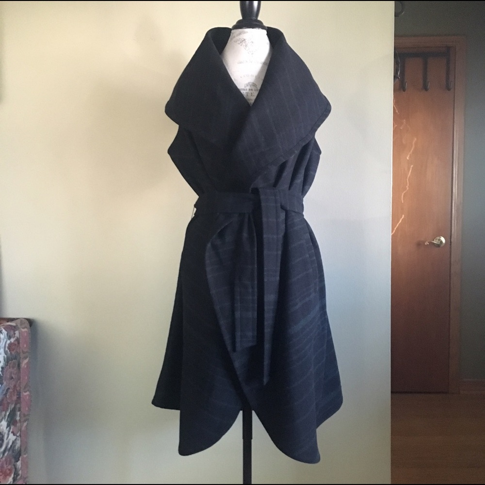 R. M. Williams Wool Sleeveless Wrap