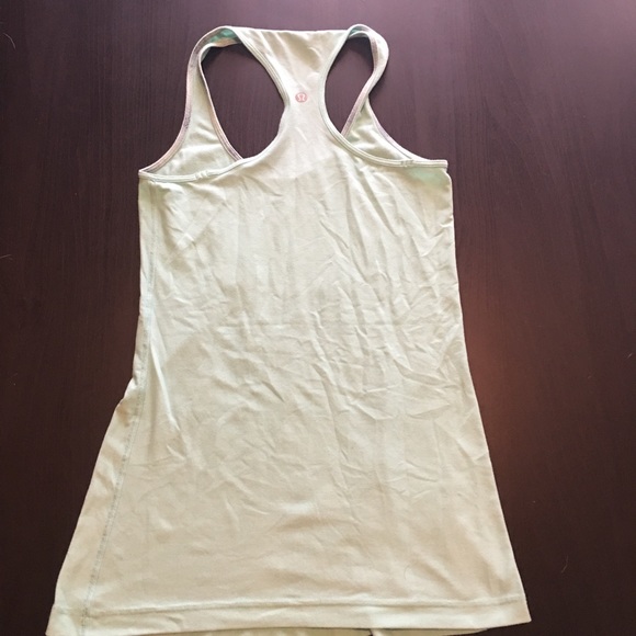 Lululemon green tank top size medium ((6/8) - Picture 2 of 2