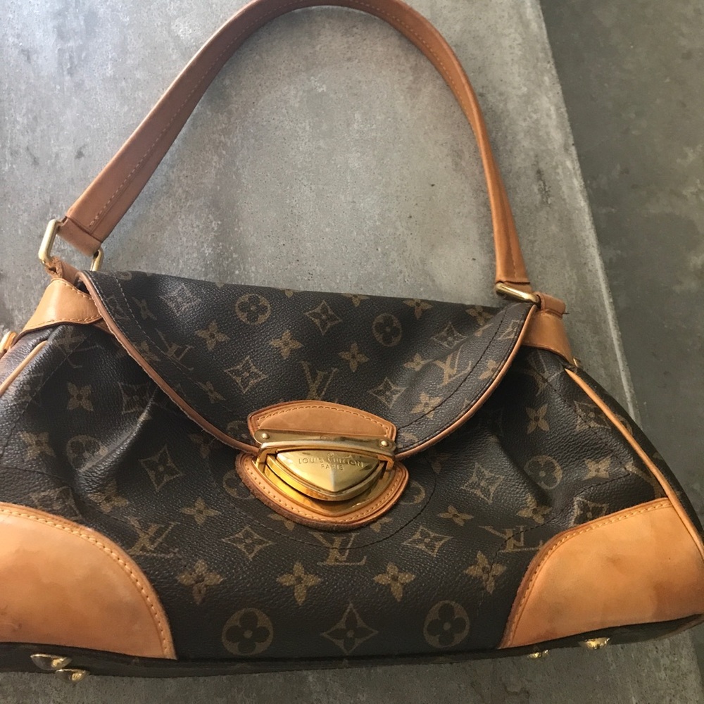 Louis Vuitton ish over the shoulder bag