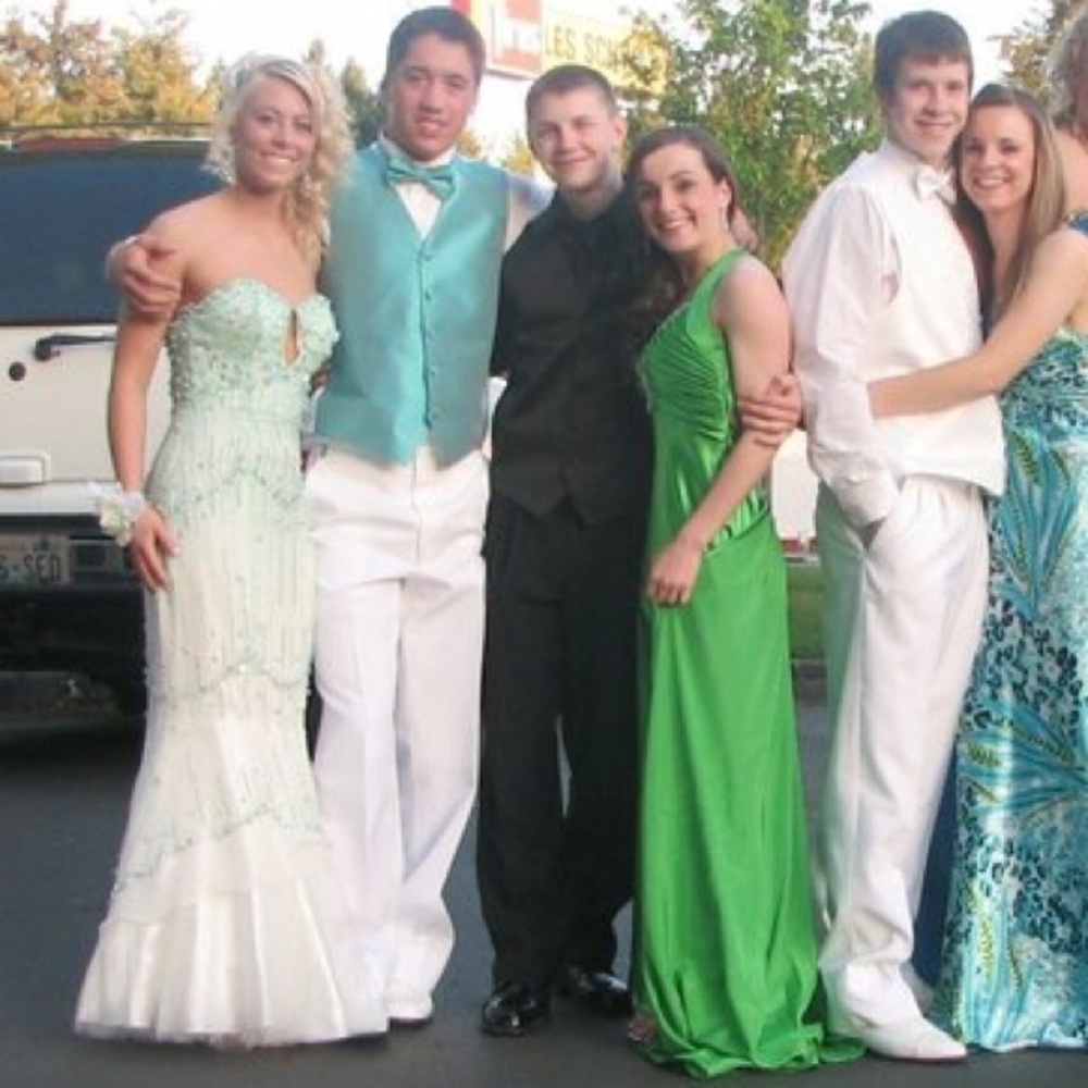 Size 2 prom dress.
