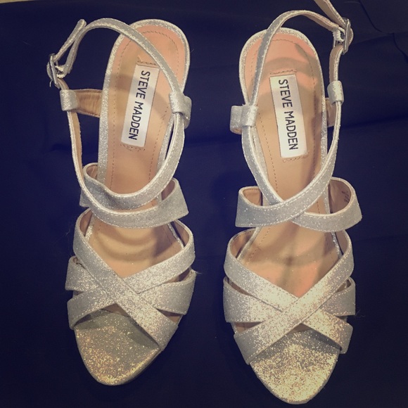 Steve Madden "uptowwn" heels - Picture 2 of 8