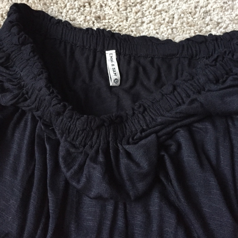 EMMA & SAM Off the Shoulder Ruffle Top - Picture 4 of 4