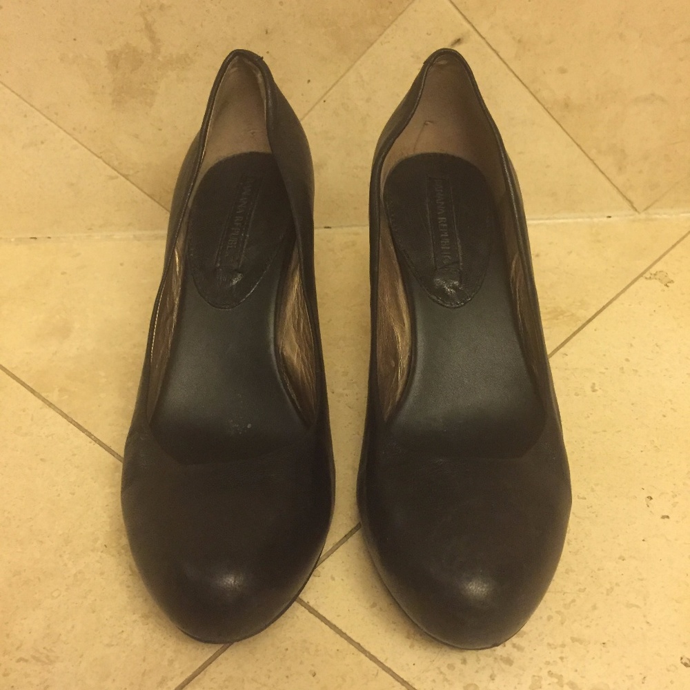 Banana Republic 3-inch black heel (size 9)