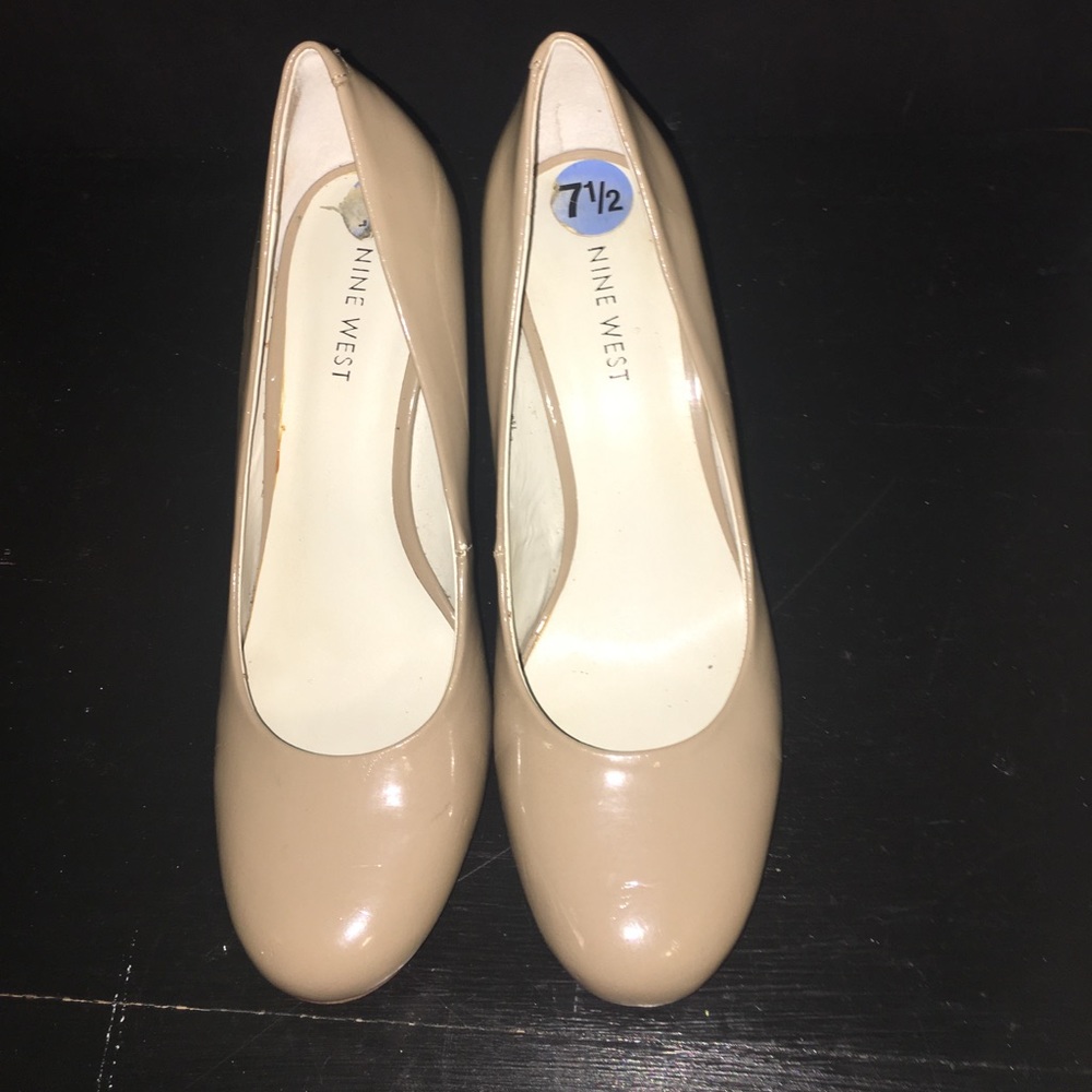 Nine west patent nude leather 7.5 heels