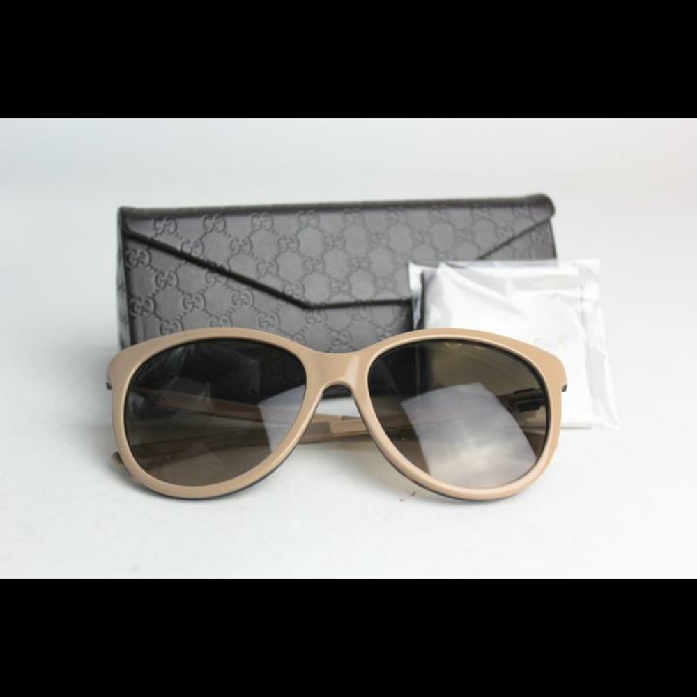 Brand new pair of women's Gucci sunglasses 😎🔥☀️